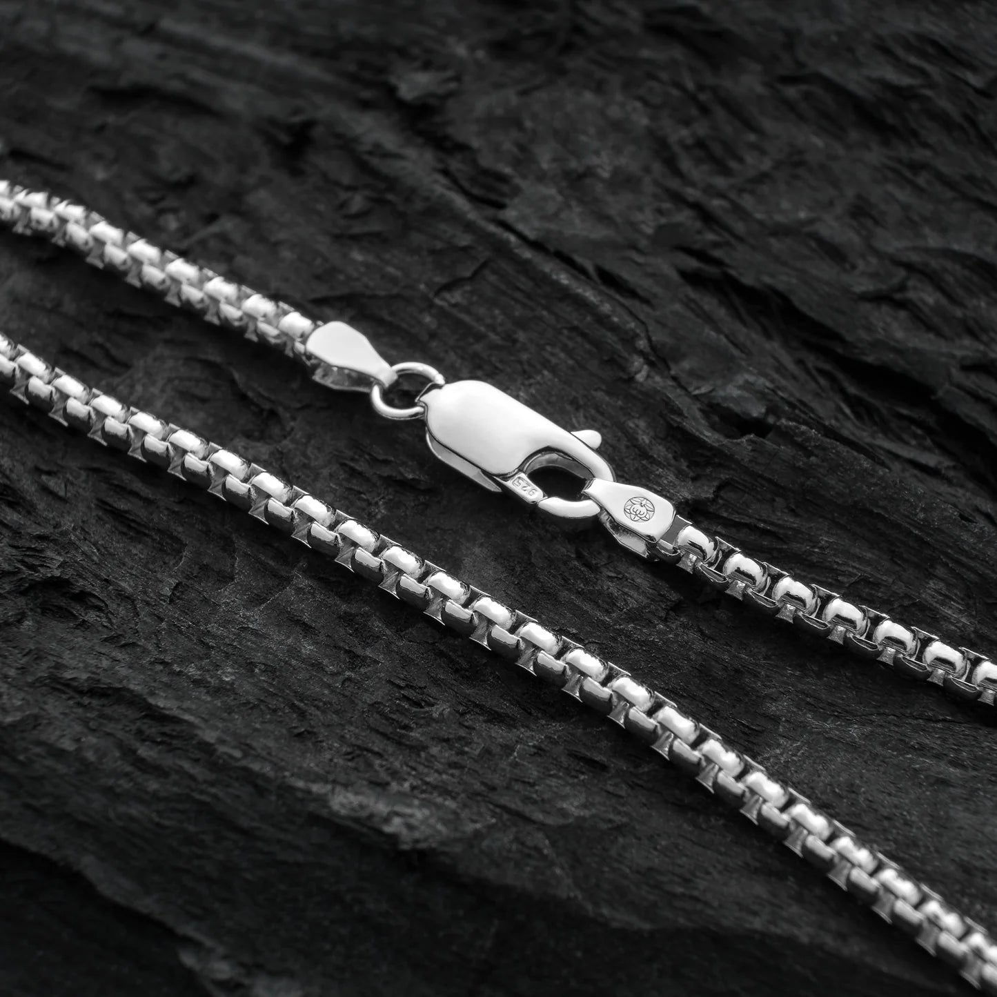 Tachibana.co Silver Box Chain Necklace