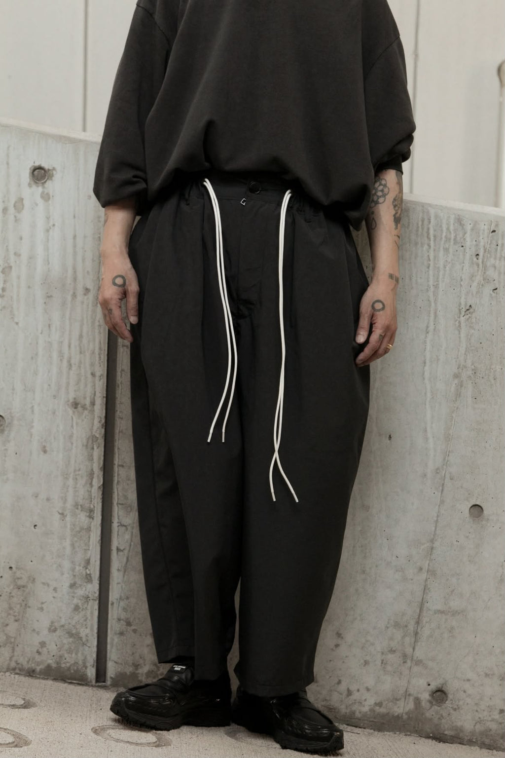 Nodzoku Adaptive Shadow Wide Slacks [Black]