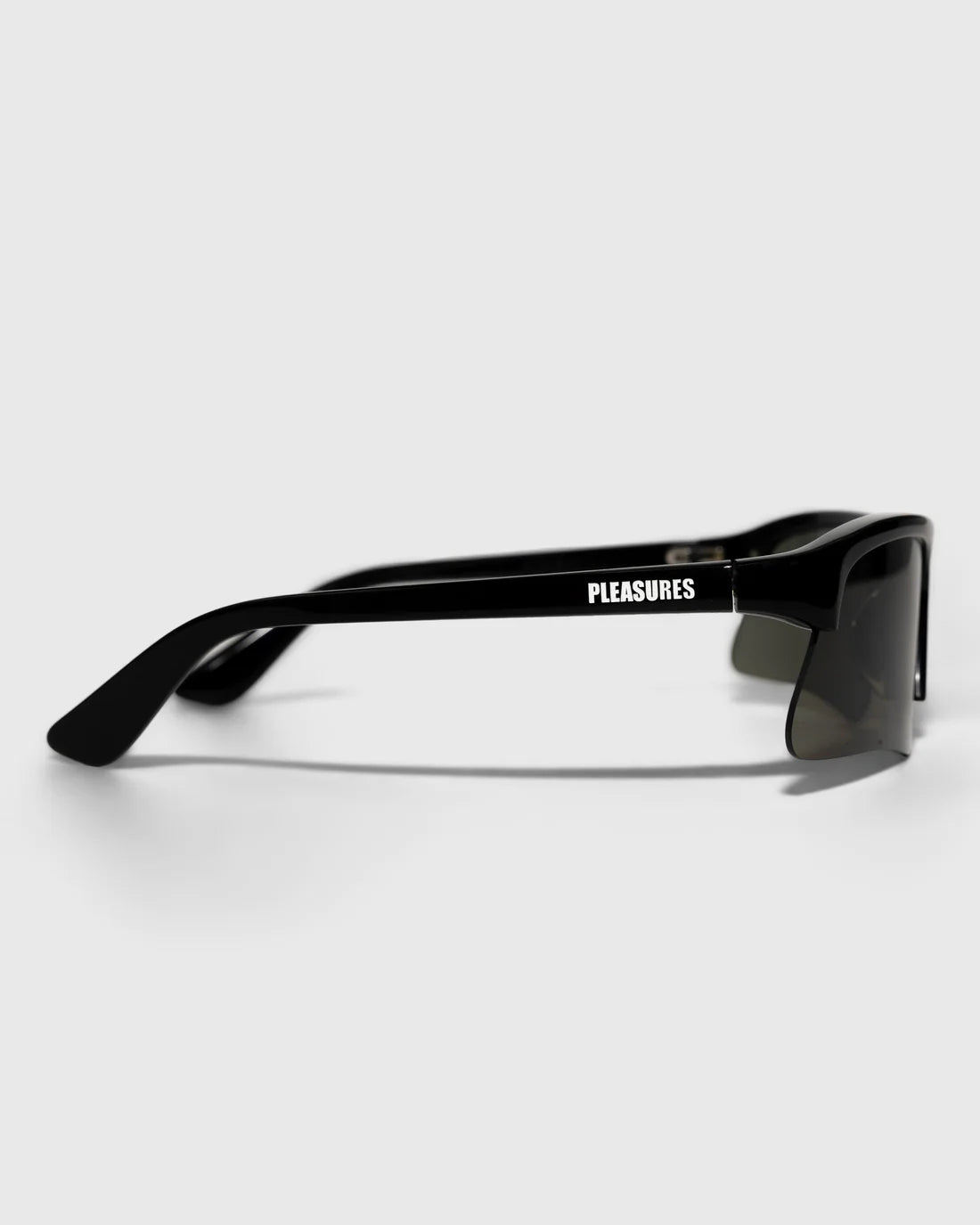 PLEASURES Active Sunglasses [Black]