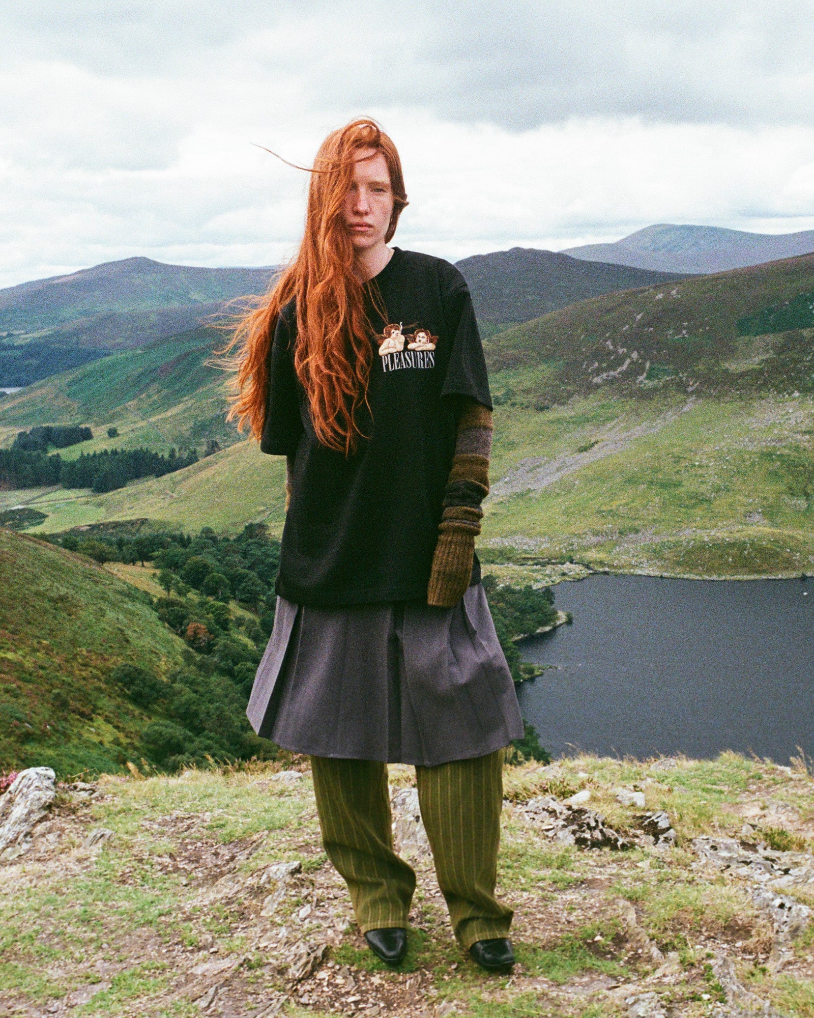 PLEASURES Dynamic Short Sleeve Crewneck