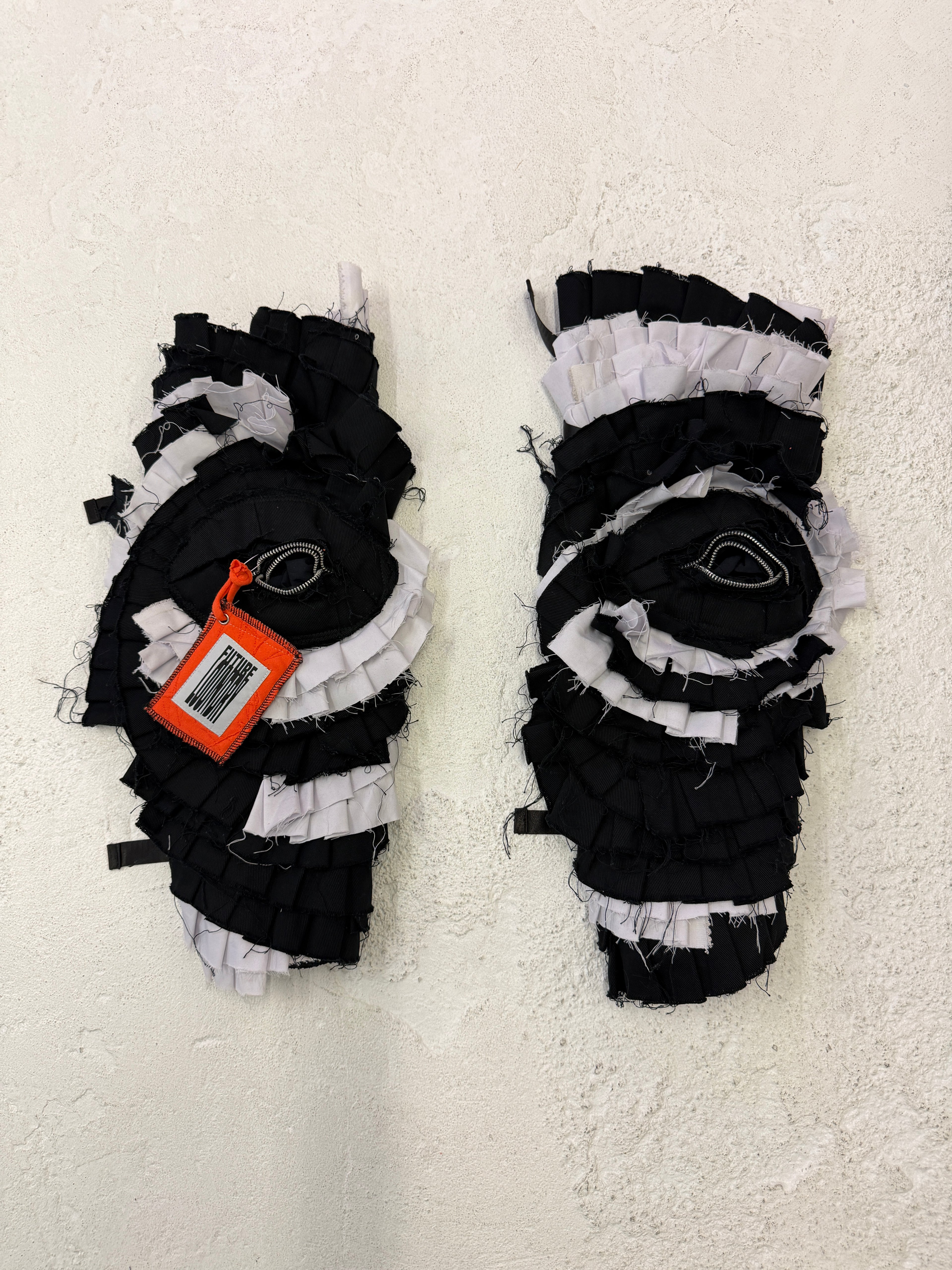 Future Loundry Zebra Gloves